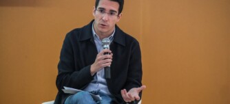 Josep Martínez Valencia, alcalde de Badia de Vallès, en una trobada amb la ciutadania. Autor: cedida.