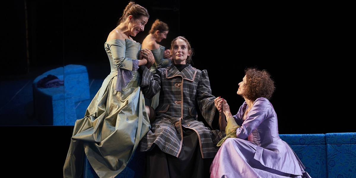Foto de portada: una escena del teatre 'Un Matrimoni de Boston'. Autor: LaVillarroel.