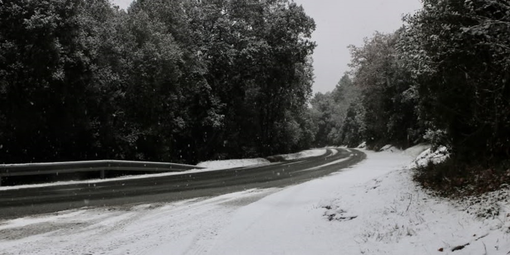 La carretera de Matadepera nevada.