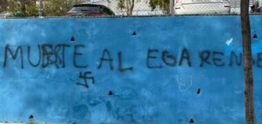 Foto de portada: Pintades del derbi amb simbologia nazi. @JovntArlequinat, via X