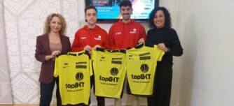 Foto de portada: Les regidores Katia Botta i Montse González, acompanyades dels responsables de l'organització del Club Esportiu Escola Pia, Guillem Reina i David Prieto. Autor: Albert P