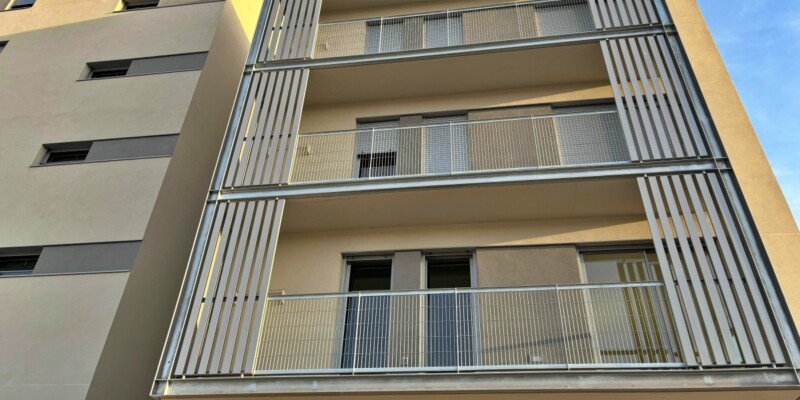 Exterior del bloc. Autor: J.d.A. 