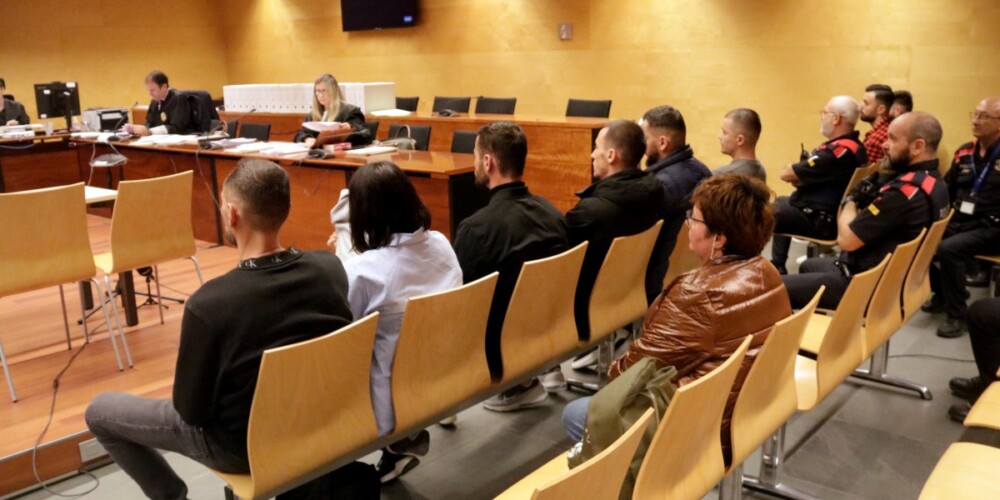 Acusats de cometre robatoris en massa a un centenar de domicilis. Autor: ACN