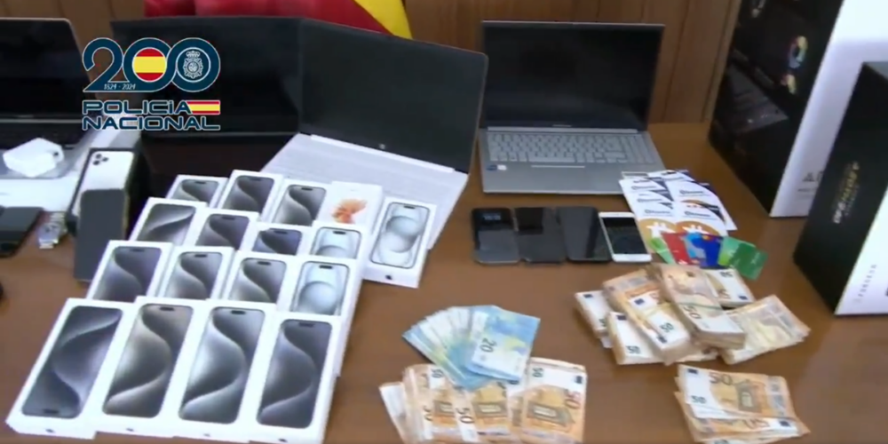 Foto de portada: el dispositiu de la Policia Nacional a Sabadell. Autor: Policia Nacional a 'X'