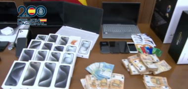 Foto de portada: el dispositiu de la Policia Nacional a Sabadell. Autor: Policia Nacional a 'X'