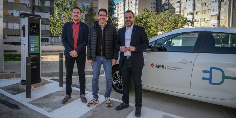 Foto de portada: la presentació de l'Electrolinera de Badia del Vallès. Autor: cedida
