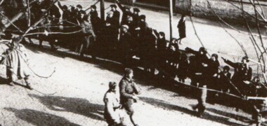 Entrada de les tropes franquistes per la Rambla de Sabadell, davant l'Euterpe, el 27 de gener de 1939. Pere Grau/AHFUES.