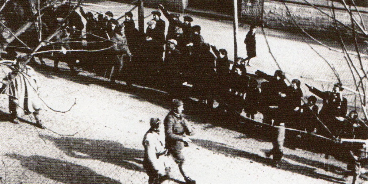 Entrada de les tropes franquistes per la Rambla de Sabadell, davant l'Euterpe, el 27 de gener de 1939. Pere Grau/AHFUES.