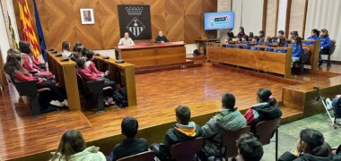 Foto de portada: rebuda institucional a les escoles que participen en el projecte de Cultura Emprenedora. Autor: cedida