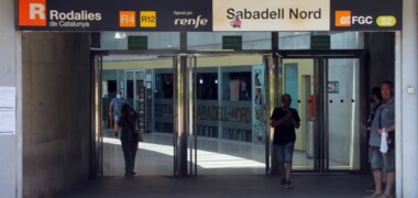 L'entrada a l'estació Sabadell Nord, el mes de juliol. Autor: Lucía Marín.