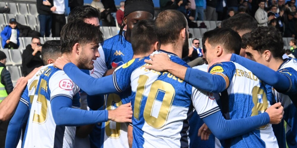Foto de portada: Celebració en comunió dels jugadors del Sabadell al gol d'Ustrell. Autor: Críspulo Díaz