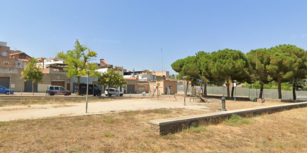 Foto de portada: l'actual plaça Granada, al barri de Can Puiggener. Autor: Google Maps.