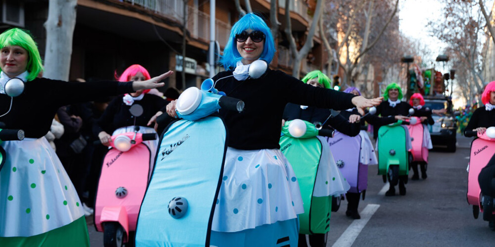 Foto portada: comparsa del Club Falcons, a la rua de Carnaval de 2024. Autor: D.Jiménez.