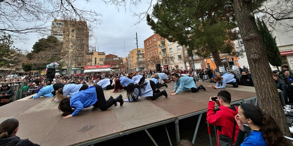 Una de les actuacions del Febrer Cultural de 2025, a càrrec d'Harmony. Autor: J.d.A.