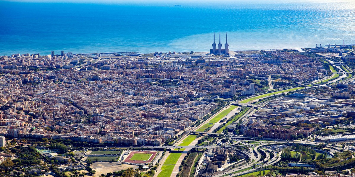 Imatge aèria del riu Besós, cedida per l'AMB.