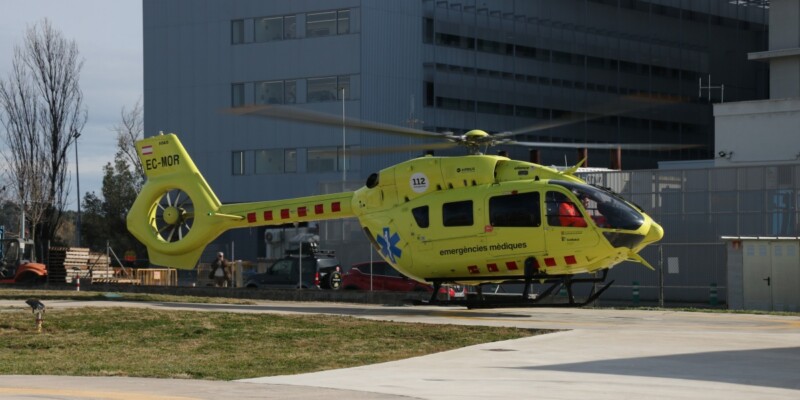 Un helicòpter medicalitzat a l'heliport del Parc Taulí, el 2 de febrer de 2024. Autor: ACN.
