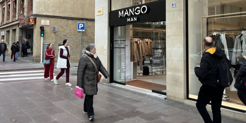 Nou local de Mango a la Rambla. Autor: Jordi M.