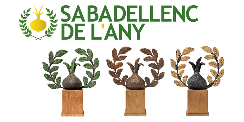 Detall de les tres escultures del Premi Sabadellenc de l'Any 2021, 2022 i 2023. L'autor és Ramiro Fernández Saus i cada any l'escultura és diferent.