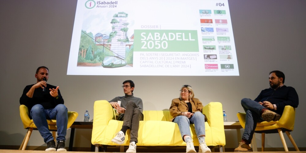 Foto portada: el director de l'iSabadell, Jordi de Arriba, el periodista Jordi Muñoz, la il·lustradora Marina Vidal i el dissenyador Miquel Àngel Claveria. Autor: D.Jiménez.