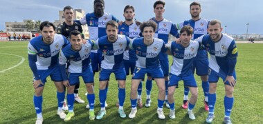 Foto de portada: Foto d'equip, abans de l'inici del partit. @CESabadell, via X