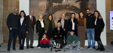 Teresa Cunillé, al mig de la imatge, en l'acte de concessió de la Medalla Centenària de la Generalitat. Autor: ACN.