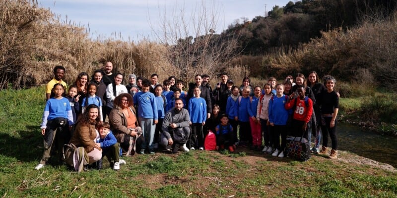 Foto dels alumnes, amb el professorat i acompanyats dels pares. Autor: David Jiménez