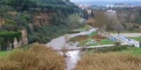 El pas del pont de la Salut durant el temporal Jana. Font: captura de vídeo de la Secció de Natura de la UES / Instagram.