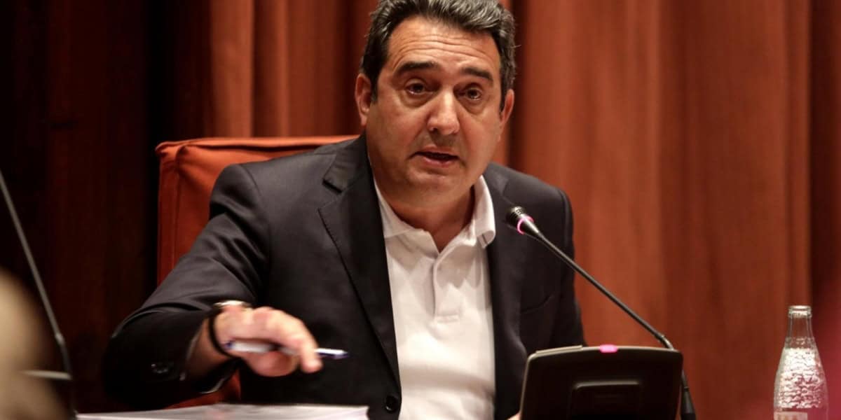 Foto portada: Manuel Bustos, al Parlament. Autor: ACN.