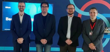 El secretari d'empresa, Jaume Baró, durant la visita a Mitek. Autor: ACN