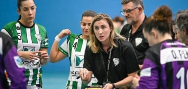 Foto de portada: Carol Carmona, donant indiciacions en un partit. @oargraciasd, via Instagram