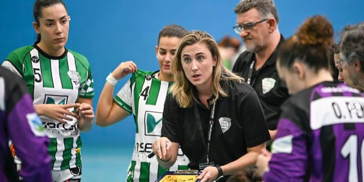 Foto de portada: Carol Carmona, donant indiciacions en un partit. @oargraciasd, via Instagram