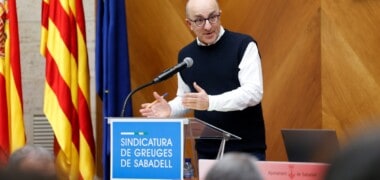 Foto portada: el Síndic, Josep Escartín, crític amb l'aplicació de la taxa de residus. Autor: D.Jiménez.