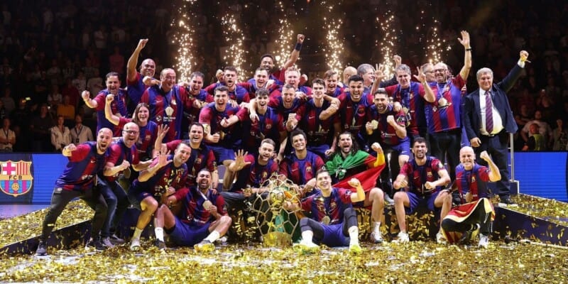 El FC Barcelona, celebrant la 12ª Champions, el passat mes de maig. Autor: FCB. 