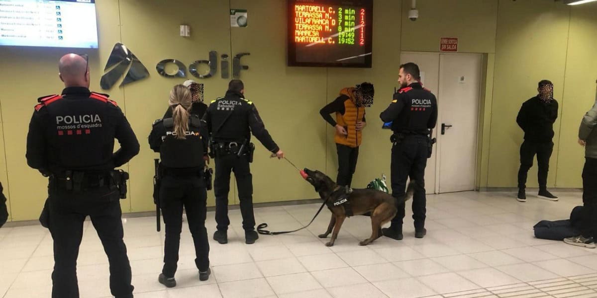 Operatiu policial a l'estació de Sabadell Nord. Autor: cedida.
