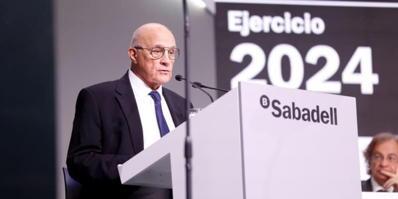 Josep Oliu, president del Banc Sabadell. Competència aprova l'OPA del BBVA al BS. 