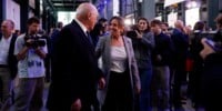 El president del BS, Josep Oliu, i l'alcaldessa, Marta Farrés, aquest dijous a Fira Sabadell. Autor: D.Jiménez.