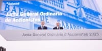 Foto portada: César González-Bueno i Josep Oliu, a la Junta d'Accionistes del Banc Sabadell, el 20 de març de 2025. Autor: D.Jiménez.