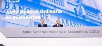 Foto portada: César González-Bueno i Josep Oliu, a la Junta d'Accionistes del Banc Sabadell, el 20 de març de 2025. Autor: D.Jiménez.
