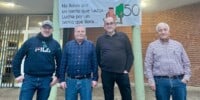 Eduardo Torres, amb membres de la junta directiva de Sant Julià. Autor: Jordi M.