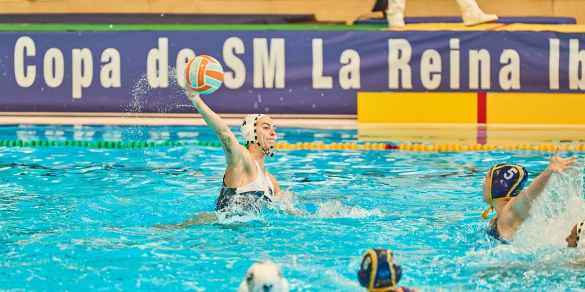 Foto de portada: Bea Ortiz, durant la final. RFEN