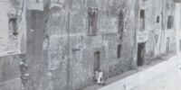 El Casal dels Meca, una de les nissagues sabadellenques, abans del seu enderrocament en 1899.