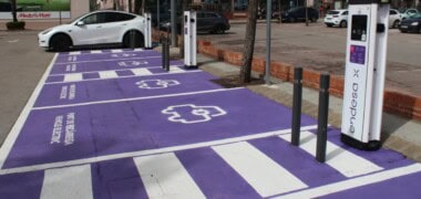 Nova instal·lació de recàrrega de vehicles elèctrics a Parc Vallès de Terrassa. Foto: Lucía Rivera via Món Terrassa.