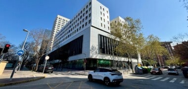 Foto portada: l'antic centre comercial Del Llac Center, que s'està reconvertint de la mà de la iniciativa privada, fa uns dies. Autor: J.d.A.