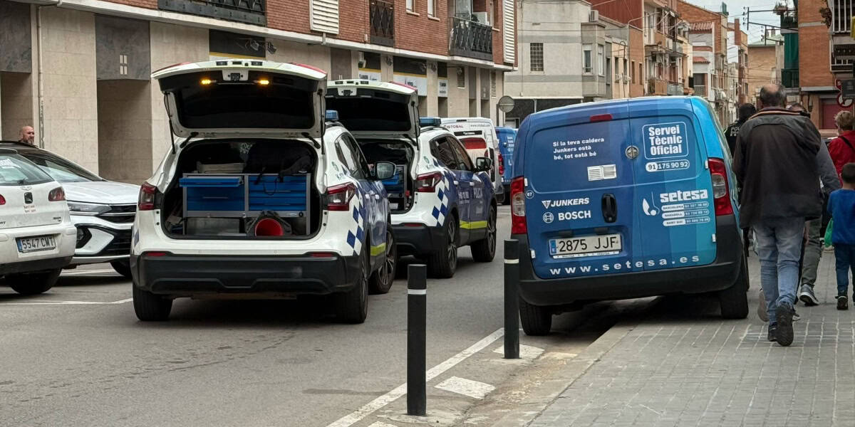 Foto portada: vehicles de la Policia Municipal. Autor: cedida.