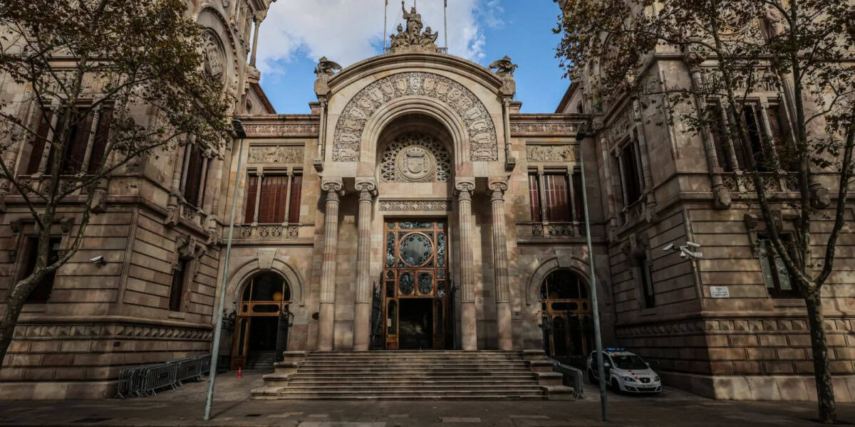 Foto portada: exterior del Palau de Justícia, seu del TSJC i de l'Audiència de Barcelona. Autor: Jordi Borràs / El Món.