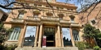 Foto portada: seu del Gremi de Fabricants, amb la campanya publicitària del Banc Sabadell en clau OPA. Autor: J.d.A.