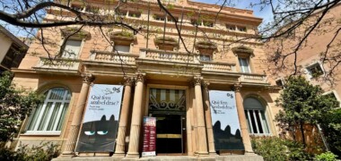 Foto portada: seu del Gremi de Fabricants, amb la campanya publicitària del Banc Sabadell en clau OPA. Autor: J.d.A.