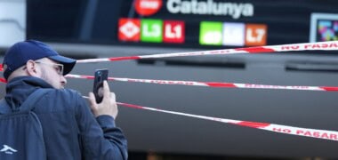 Foto portada: l'accés a l'estació Plaça Catalunya dels FGC, principi-final de la línia del Vallès. Autor: ACN.