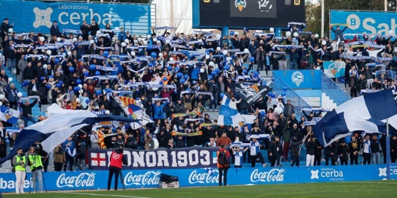 Aficionats del Sabadell a la Nova Creu Alta. Autora: Dihor. 