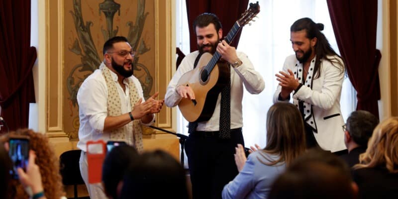 Orgull gitano al Principal en el 8-A, Dia del Poble Gitano. 